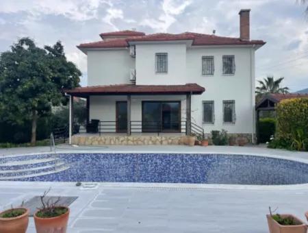 Villa Zum Verkauf In Okçular Auf 1007M2 Grundstück