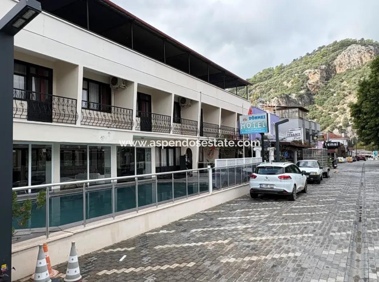 Dalyan'da 30 Odalı Kanala Yakın Satılık Otel